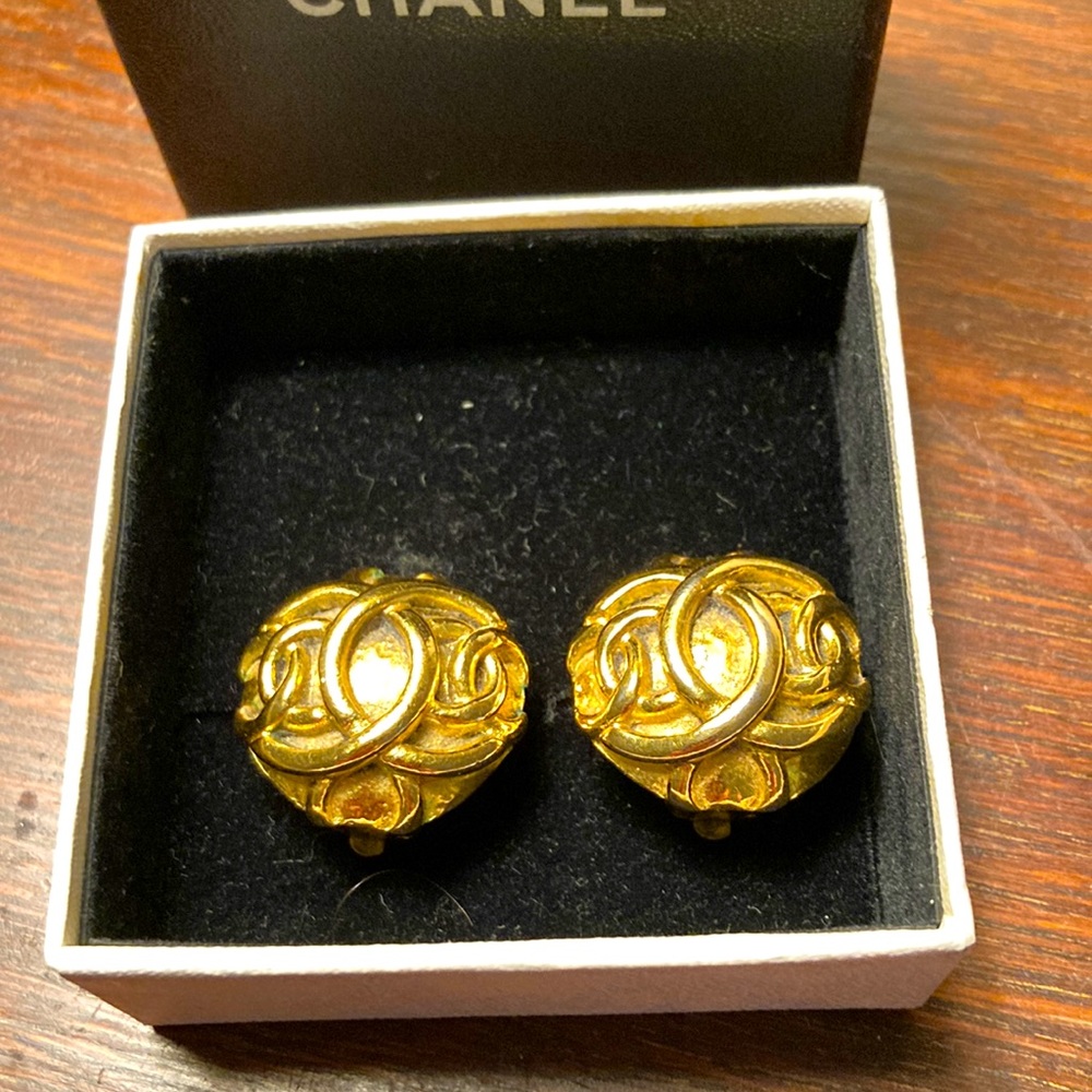 Authentic Chanel Vintage Clip On Earrings.
